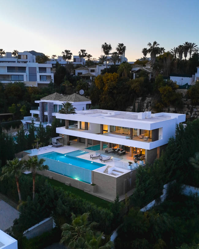 Luxury 5-Bedroom Villa with Panoramic Views in La Alquería, Benahavís