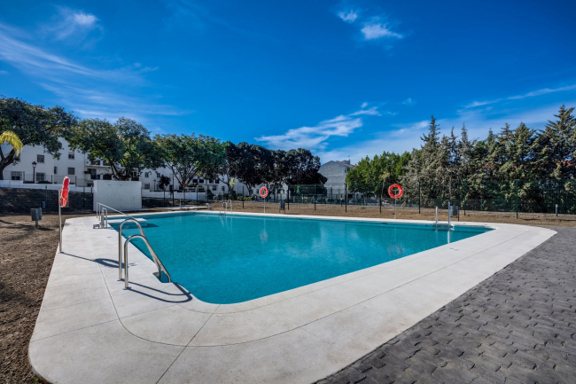 Luxury 1-Bedroom Penthouse with Stunning Sea Views in La Resina, Estepona