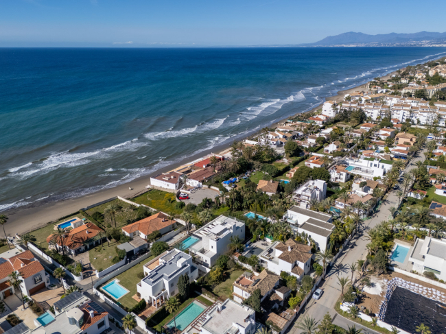 A unique opportunity JUST 100m from the Sandy Beach of Marbella.