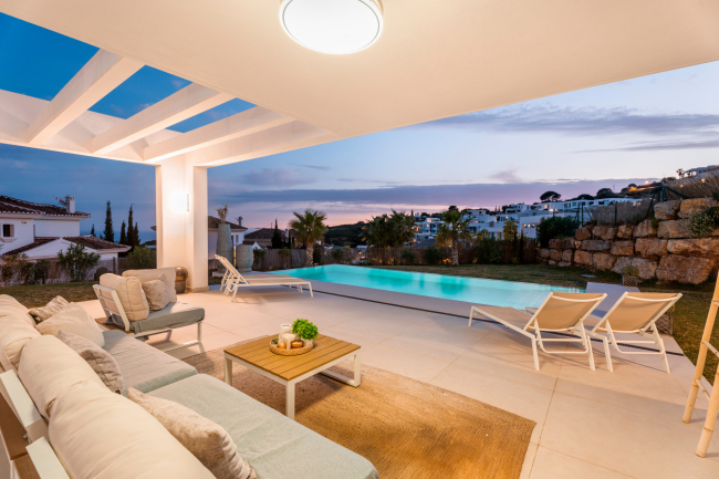 Sophisticated Modern Villa with Breathtaking Panoramic Views in Mijas