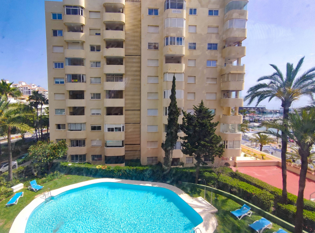 Leilighet til salgs i Puerto Paraíso, Estepona by