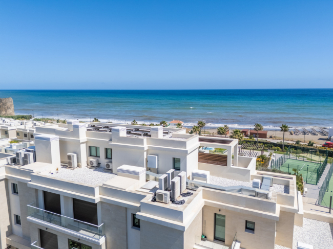 Exquisite Beachfront Duplex Penthouse in New Golden Mile, Estepona