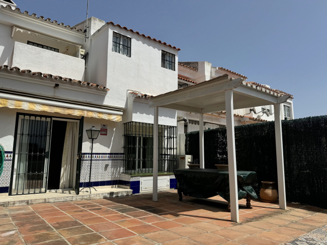Rekkehus til salgs i Atalaya, Estepona Øst