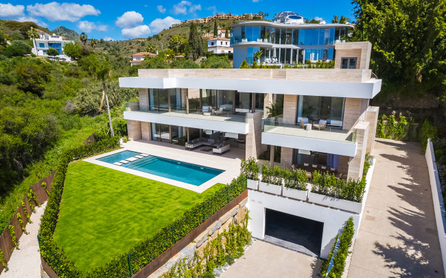 Exclusive luxury villa with panoramic views in El Paraíso, Estepona