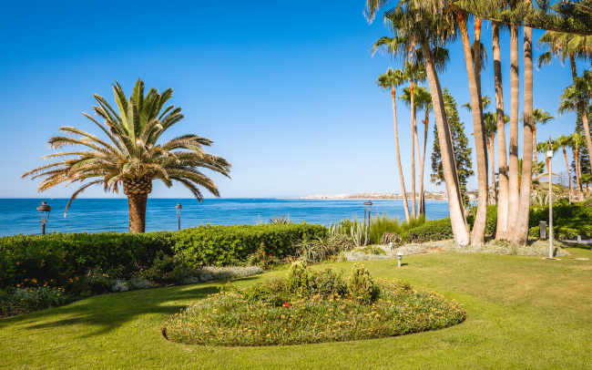 Luxury Apartment in Marina Puente Romano, Marbella Golden Mile