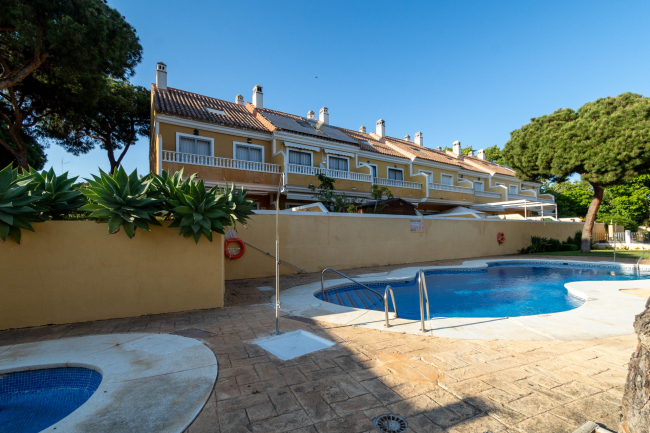Rekkehus til salgs i Sitio de Calahonda, Mijas Costa