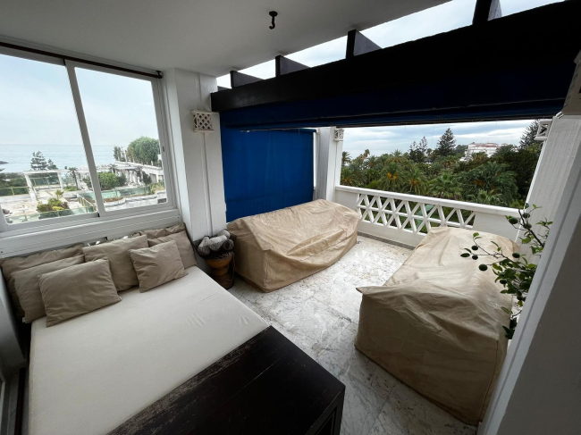 Luxurious Five-Bedroom Beachfront Apartment in Puerto Banús, Marbella