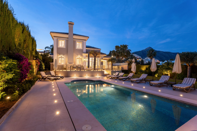 Villa til salgs i Nueva Andalucia, Marbella