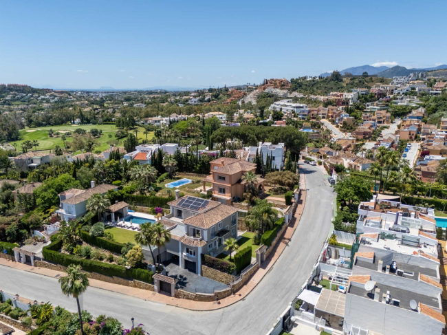 Villa til salgs i Nueva Andalucia, Marbella