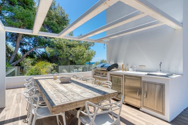 Moderne, sørvendt seks soverom villa med havutsikt beliggende i Nueva Andalucia, Marbella