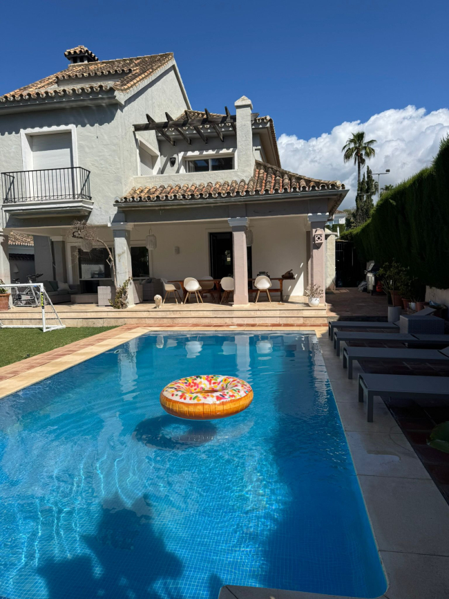 Haus zur Kurzzeitmiete in Parcelas del Golf, Nueva Andalucia