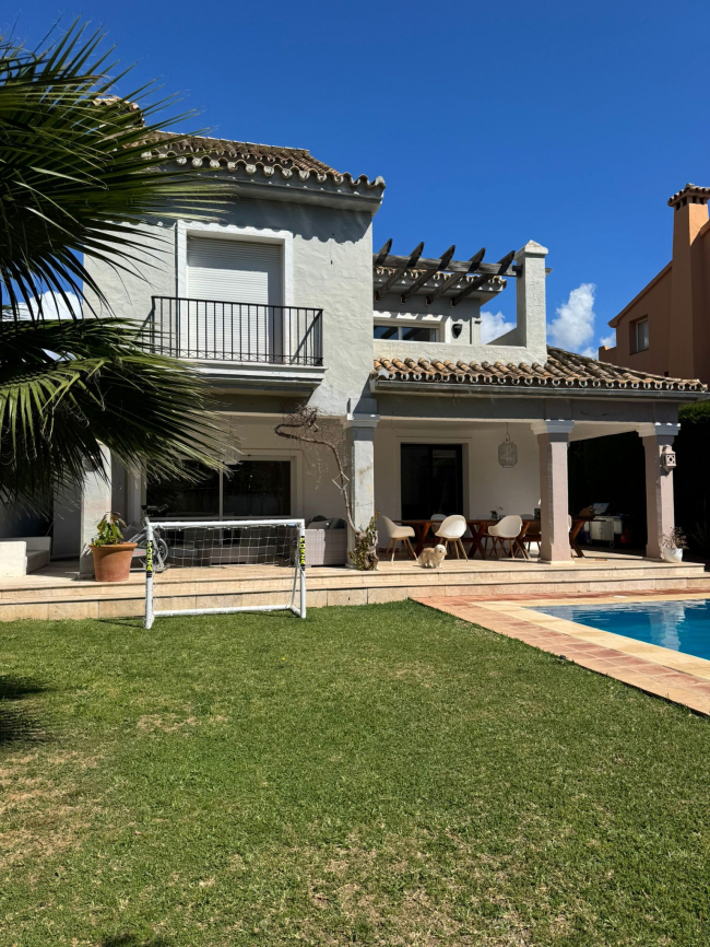 Haus zur Kurzzeitmiete in Parcelas del Golf, Nueva Andalucia