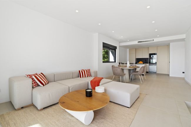 Luxury Semidetached VillaS or Duplex Ground Floor apartments and Duplex Penthouses in El Paraíso, ESTEPONA