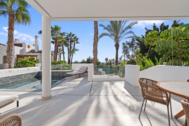 Luxury Semidetached VillaS or Duplex Ground Floor apartments and Duplex Penthouses in El Paraíso, ESTEPONA