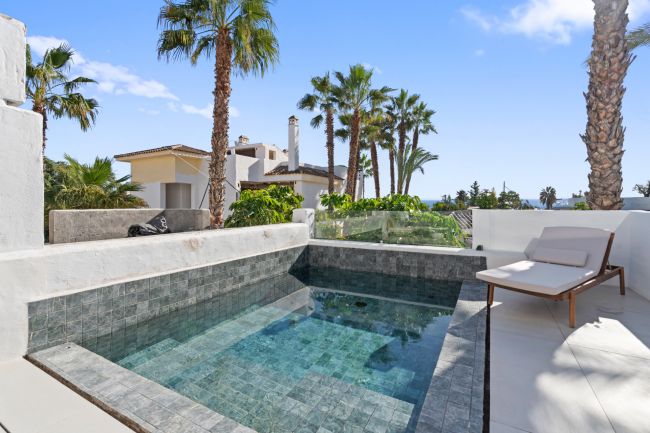Luxury Semidetached VillaS or Duplex Ground Floor apartments and Duplex Penthouses in El Paraíso, ESTEPONA