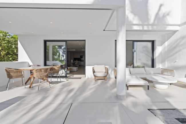 Luxury Semidetached VillaS or Duplex Ground Floor apartments and Duplex Penthouses in El Paraíso, ESTEPONA