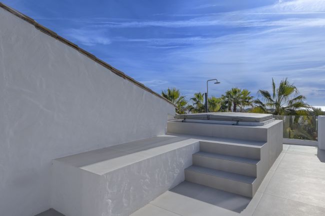 Luxury Semidetached VillaS or Duplex Ground Floor apartments and Duplex Penthouses in El Paraíso, ESTEPONA
