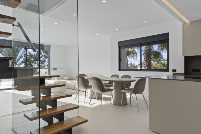 Luxury Semidetached VillaS or Duplex Ground Floor apartments and Duplex Penthouses in El Paraíso, ESTEPONA