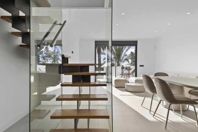 Luxury Semidetached VillaS or Duplex Ground Floor apartments and Duplex Penthouses in El Paraíso, ESTEPONA