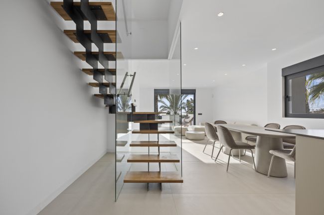 Luxury Semidetached VillaS or Duplex Ground Floor apartments and Duplex Penthouses in El Paraíso, ESTEPONA