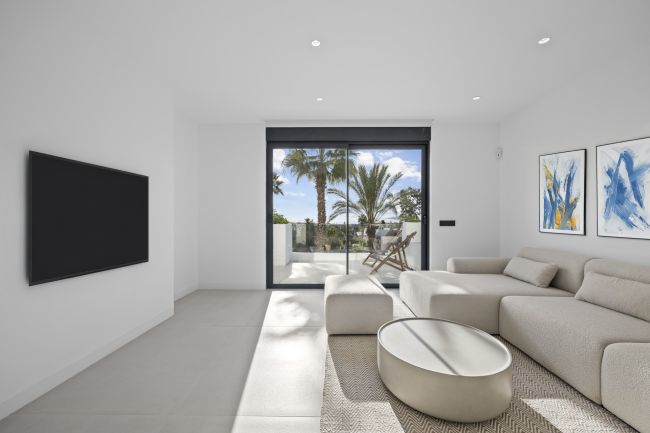 Luxury Semidetached VillaS or Duplex Ground Floor apartments and Duplex Penthouses in El Paraíso, ESTEPONA