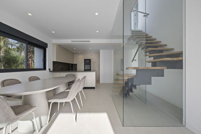 Luxury Semidetached VillaS or Duplex Ground Floor apartments and Duplex Penthouses in El Paraíso, ESTEPONA