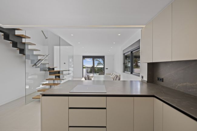 Luxury Semidetached VillaS or Duplex Ground Floor apartments and Duplex Penthouses in El Paraíso, ESTEPONA