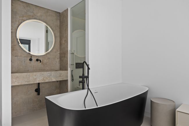 Luxury Semidetached VillaS or Duplex Ground Floor apartments and Duplex Penthouses in El Paraíso, ESTEPONA