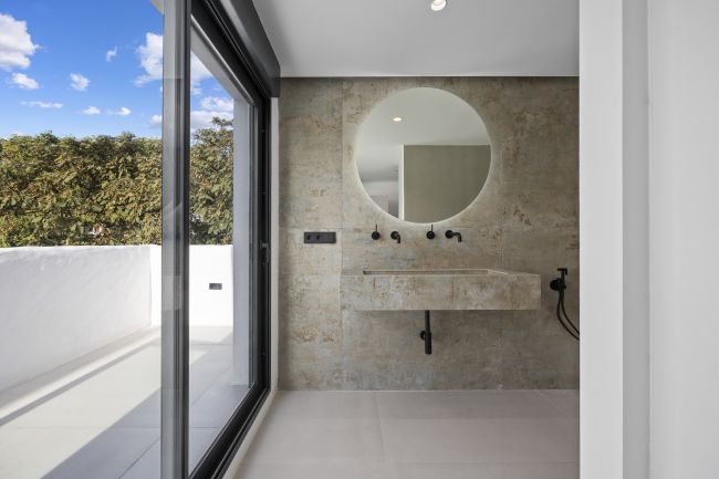 Luxury Semidetached VillaS or Duplex Ground Floor apartments and Duplex Penthouses in El Paraíso, ESTEPONA