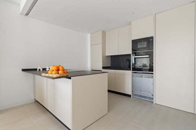 Luxury Semidetached VillaS or Duplex Ground Floor apartments and Duplex Penthouses in El Paraíso, ESTEPONA