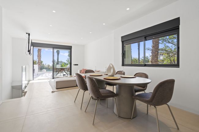 Luxury Semidetached VillaS or Duplex Ground Floor apartments and Duplex Penthouses in El Paraíso, ESTEPONA