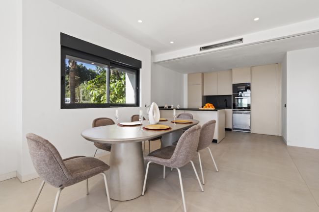 Luxury Semidetached VillaS or Duplex Ground Floor apartments and Duplex Penthouses in El Paraíso, ESTEPONA