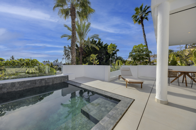 Luxury Semidetached VillaS or Duplex Ground Floor apartments and Duplex Penthouses in El Paraíso, ESTEPONA